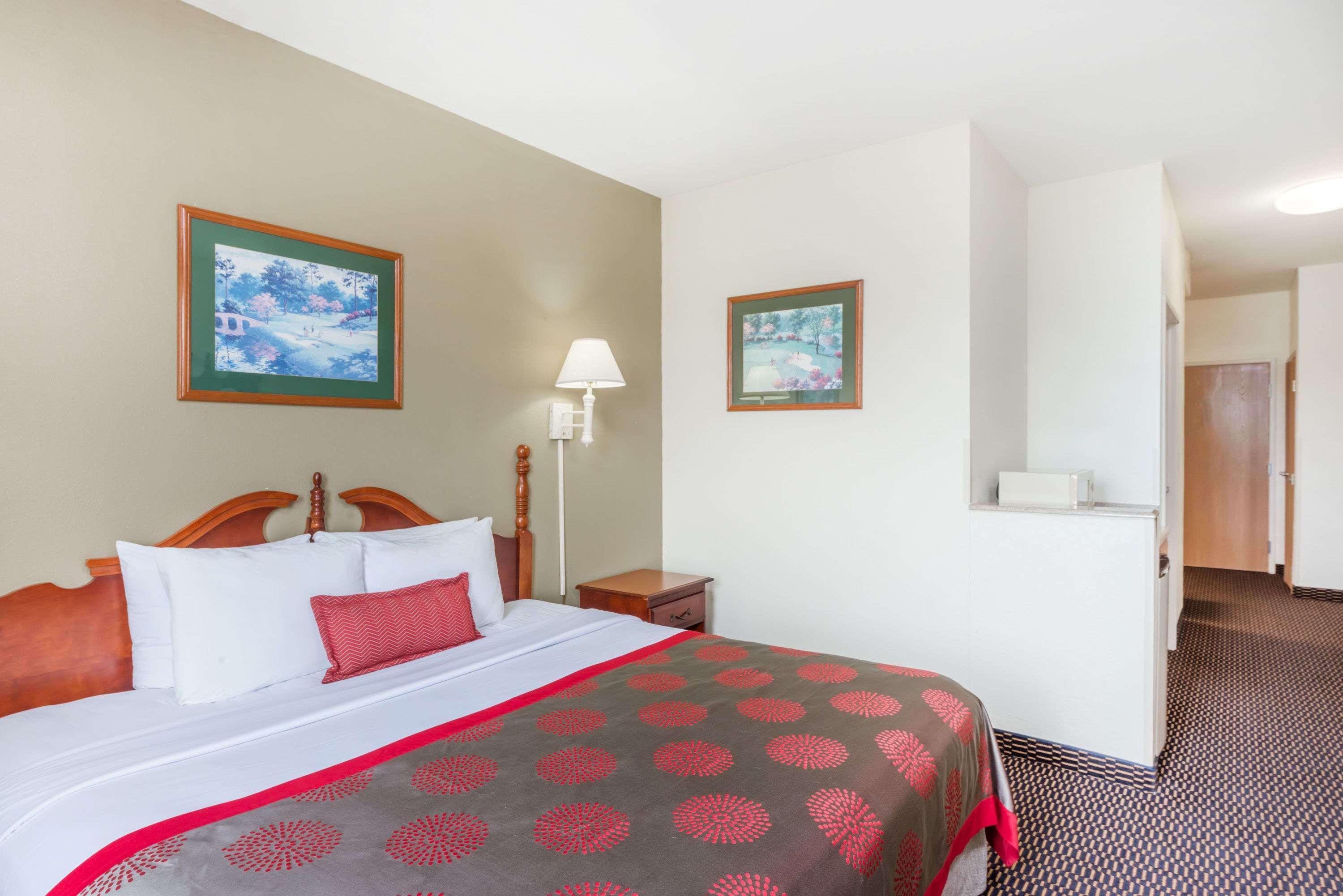 Ramada By Wyndham Columbia Hotel Exterior photo